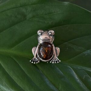 Vintage Estate Sterling Silver Amber Mini Smiling Frog Pin